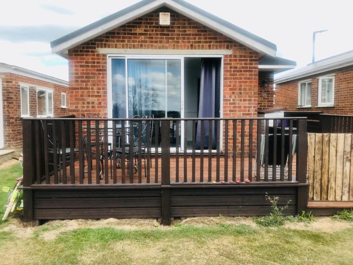 Leysdown-On-Sea Saddlebrook Holiday Park 3 Bedroom Brick Built Chalet Bungalow 외부 사진